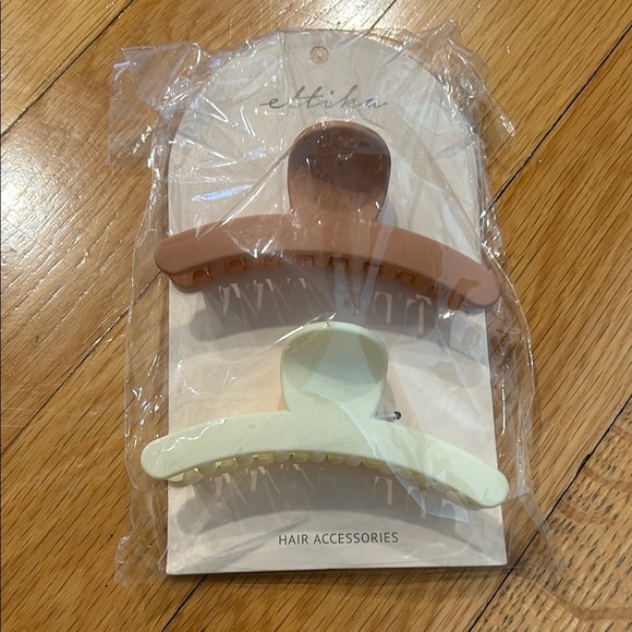 Ettika Brown and Cream Hair Clips - Picture 1 of 2
